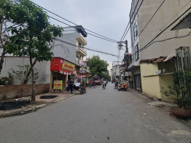 Bán 185m2 đất Đa Tốn, đường 13m vỉa hè view trường học giá cắt lỗ sâu.