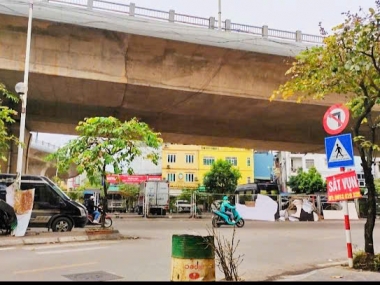 NHÀ ĐẸP LONG BIÊN 5 TẦNG, 3 NGỦ, NGÕ NÔNG - GẦN PHỐ - Ô TÔ ĐỖ TRONG CỔNG - GẦN CẦU VĨNH TUY, SIÊU TH