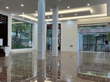 CHO THUÊ BIỆT THỰ DỊCH VỌNG HẬU, CẦU GIẤY, 4 TẦNG, 150M2, MT 10M, 80 TRIỆU.